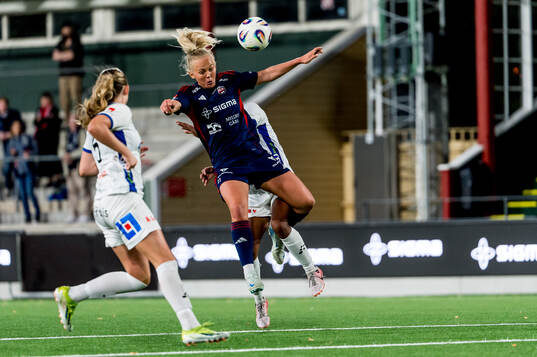 Rosengårds Molly Johansson och Växjö DFFs Emma Holmqvist