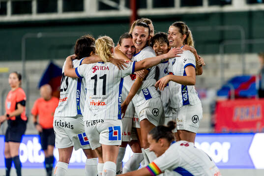 Växjö DFFs spelare jublar