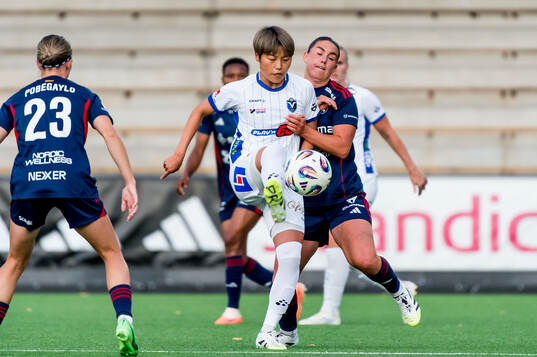 Växjö DFFs Suzu Amano och Rosengårds Emilia Pelgander