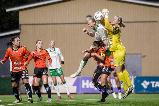 Hammarbys Emilie Bragstad och Kristianstads Emma Petrovic