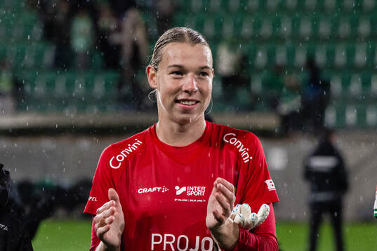 Hammarbys målvakt Melina Loeck jublar