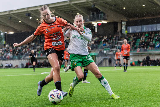 Kristianstads Mathilde Janzen och Hammarbys Emelie Joramo