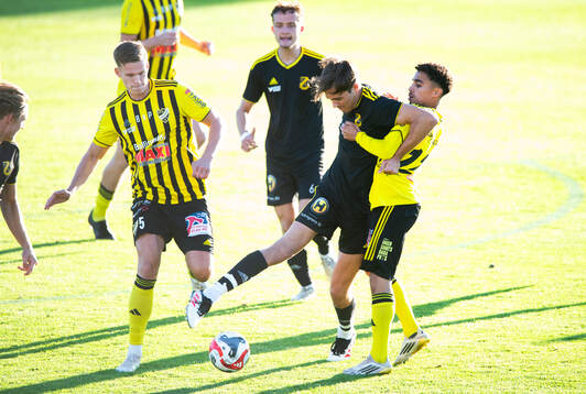 IFK Hässleholms Axel Henriksson och Zeidan Sala kämpar