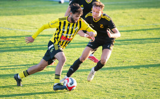 IFK Hässleholms Rahel Omar Nader dribblar förbi Räppes
