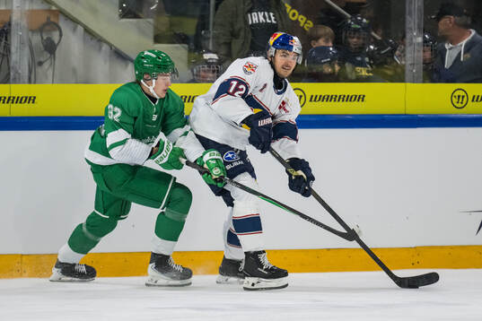 Rögles Isac Solberg och Münchens Brady Ferguson