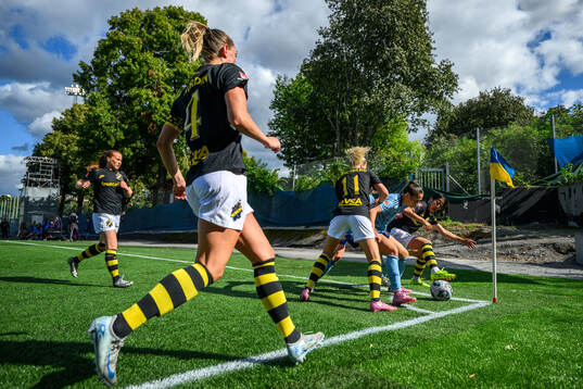 Djurgårdens Casey Yujin Phair och AIKs Son Hwayeon