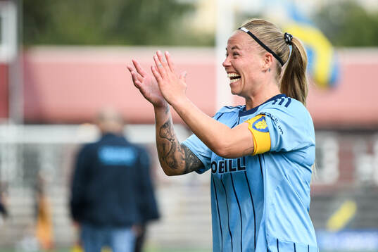 Djurgårdens Therese Åsland jublar