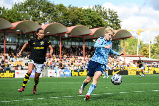 AIKs Anna Oskarsson och Djurgårdens Olivia Ulenius