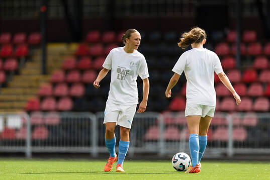 Malmö FFs Lovisa Breland på uppvärmningen
