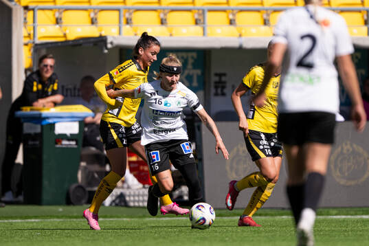 Elfsborgs Izabella Bergström och Mallbackens Emily