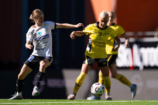 Mallbackens Charlene Nowotny och Elfsborgs Tea Skoglund