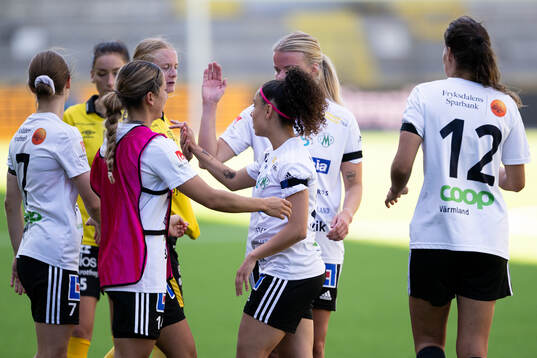Mallbackens spelare jublar