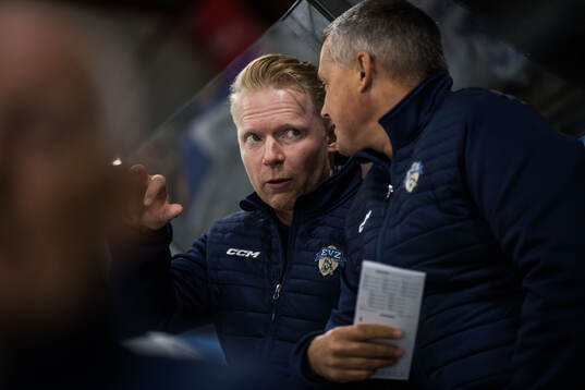 Zugs tränare Michael Liniger och assisterande tränare