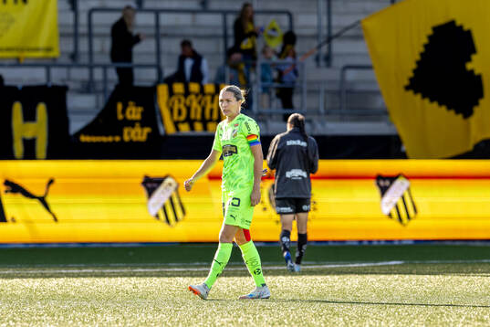 Häckens målvakt Jennifer Falk deppar