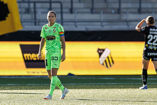 Häckens målvakt Jennifer Falk deppar