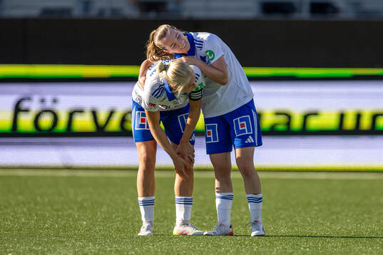 IFK Norrköpings Wilma Leidhammar och Carrie Jones jublar