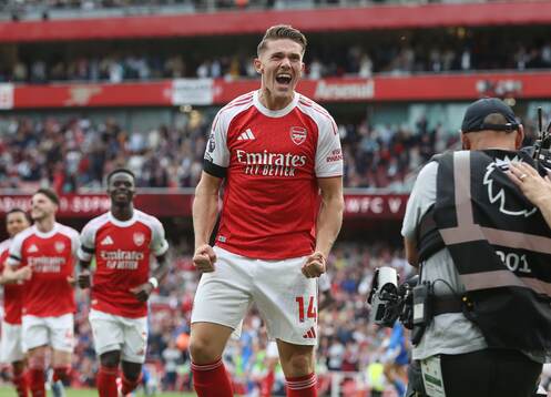 Viktor Gyökeres of Arsenal celebrates