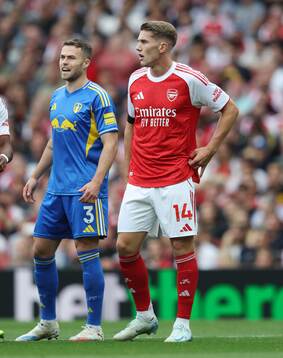 Gabriel Gudmundsson of Leeds United and Viktor Gyökeres of