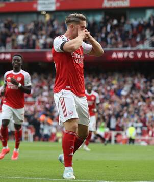 Viktor Gyökeres of Arsenal celebrates