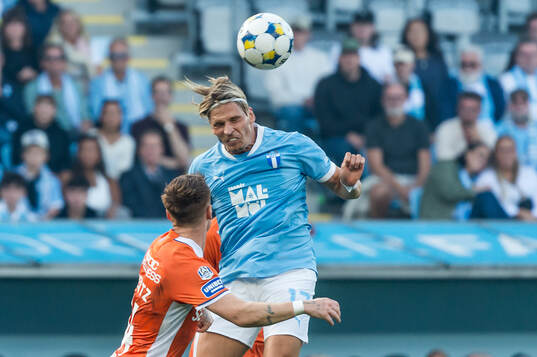 Malmö FFs Jens Stryger Larsen och IFK Göteborgs Tobias