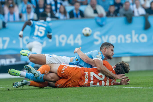 Malmö FFs Gabriel Busanello och IFK Göteborgs Kolbeinn