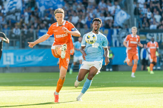 IFK Göteborgs August Erlingmark och Malmö FFs Emmanuel