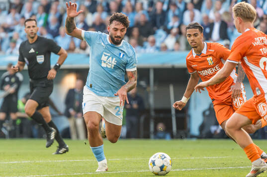 Malmö FFs Sead Haksabanovic och IFK Göteborgs Noah Tolf
