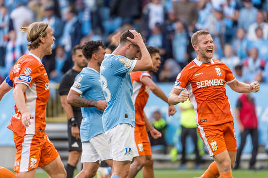 Malmö FFs Lasse Berg Johnsen deppar