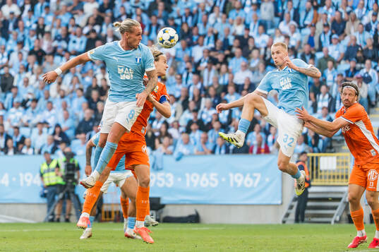 Malmö FFs Arnor Sigurdsson och Daniel Gudjohnsen och IFK