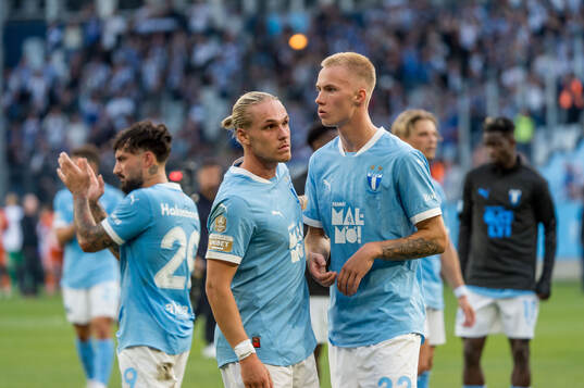 Malmö FFs Arnor Sigurdsson och Daniel Gudjohnsen deppar