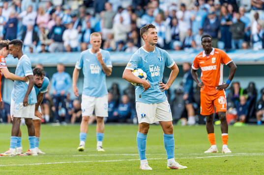 Malmö FFs Lasse Berg Johnsen deppar