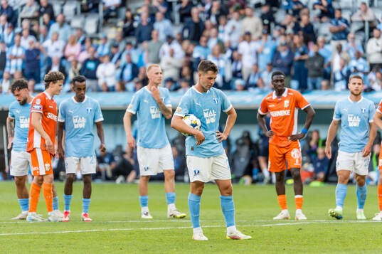 Malmö FFs Lasse Berg Johnsen deppar