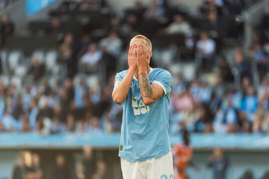 Malmö FFs Daniel Gudjohnsen deppar