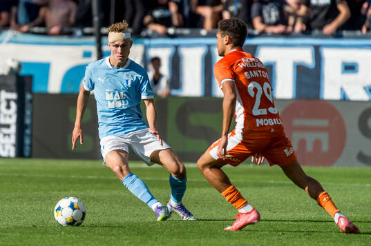 Malmö FFs Hugo Bolin och IFK Göteborgs Thomas Santos