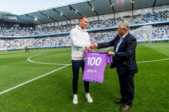 Malmö FFs målvakt Robin Olsen hyllades av ordförande