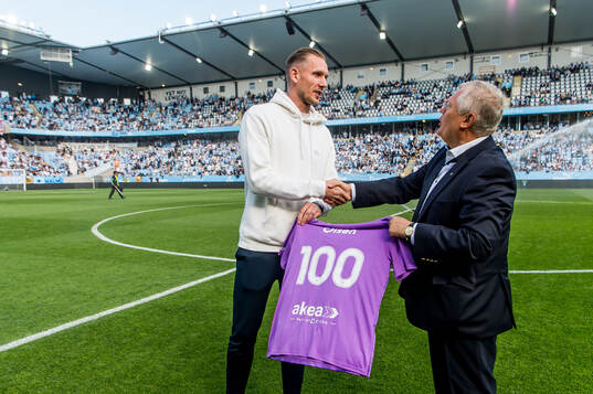 Malmö FFs målvakt Robin Olsen hyllades av ordförande