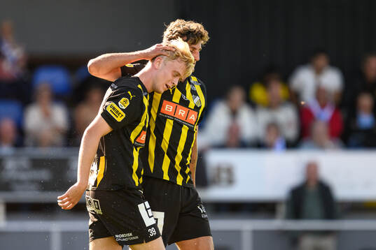 Häckens Isak Brusberg och Silas Andersen jublar
