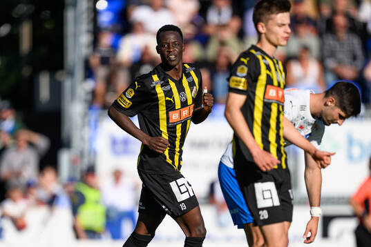 Häckens John Paul Dembe jublar