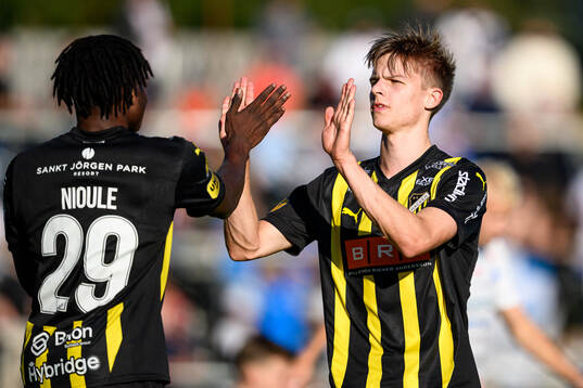 Häckens Severin Nioule och Adrian Svanbäck jublar