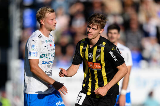 Värnamos Johan Rapp deppar och Häckens Adrian Svanbäck