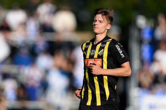 Häckens Adrian Svanbäck jublar