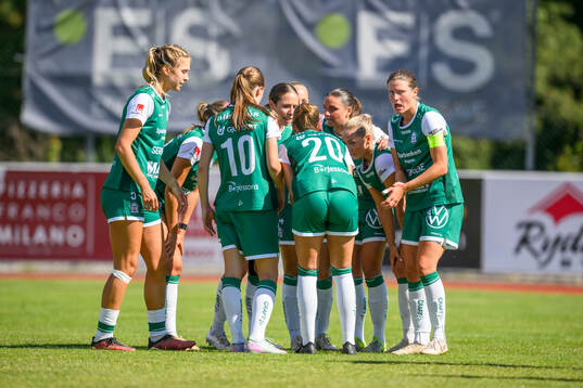 Alingsås  spelare samlas