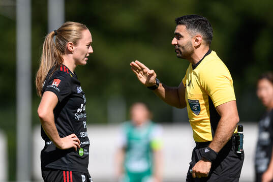 Piteås Asla Johannesen och domare George Jansizian