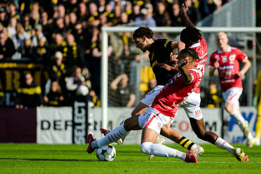 AIKs Taha Ayari och Degerfors Bernardo Gil Coutinho Morgado