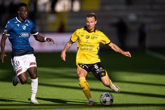 Halmstads Naeem Mohammed och Elfsborgs Niklas Hult