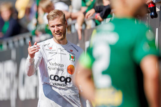 Varbergs målvakt Fredrik Andersson jublar