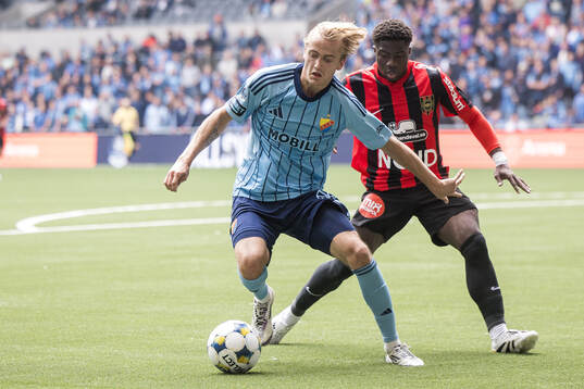 Djurgårdens Oskar Fallenius och Brommapojkarnas Issiaga