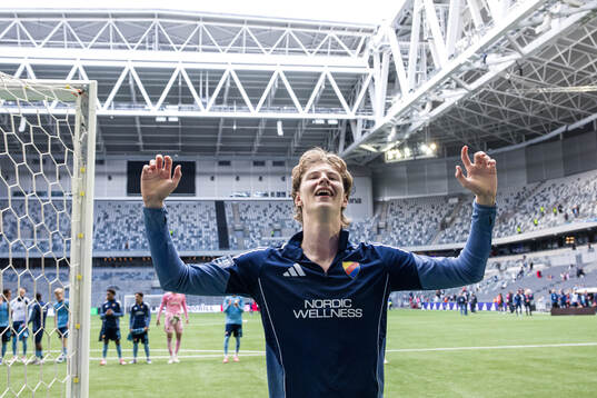 Djurgårdens August Priske Flyger jublar