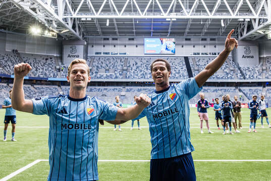 Djurgårdens Hampus Finndell och Zakaria Sawo jublar