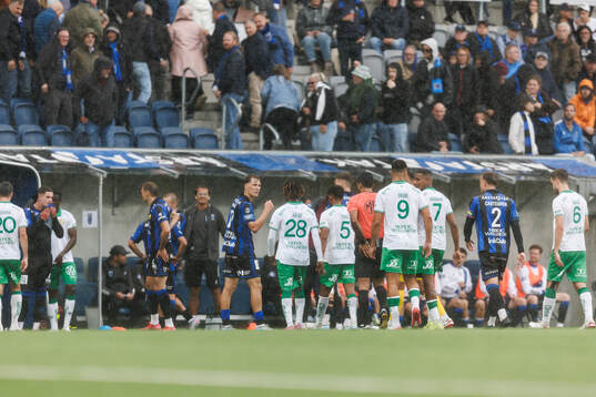 Sirius och Hammarbys spelare samlas